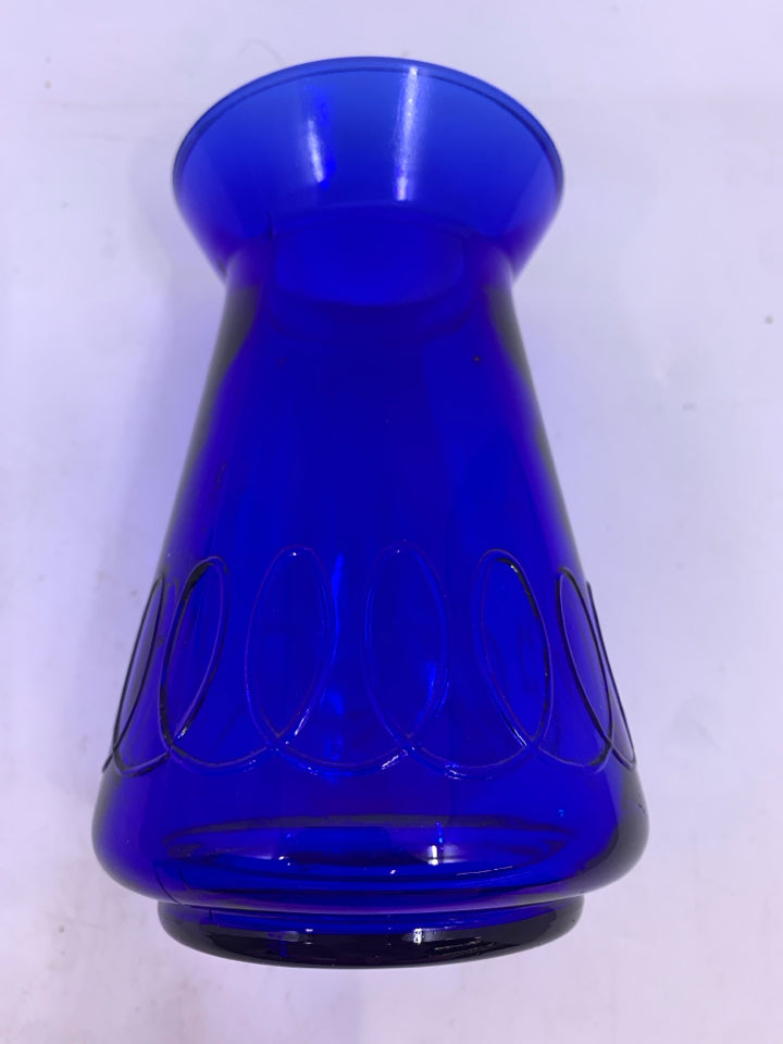 COBALT BLUE LOOP PATTERN GLASS VASE.