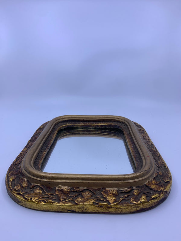 HEAVY RECTANGLE GOLD FRAME MIRROR.