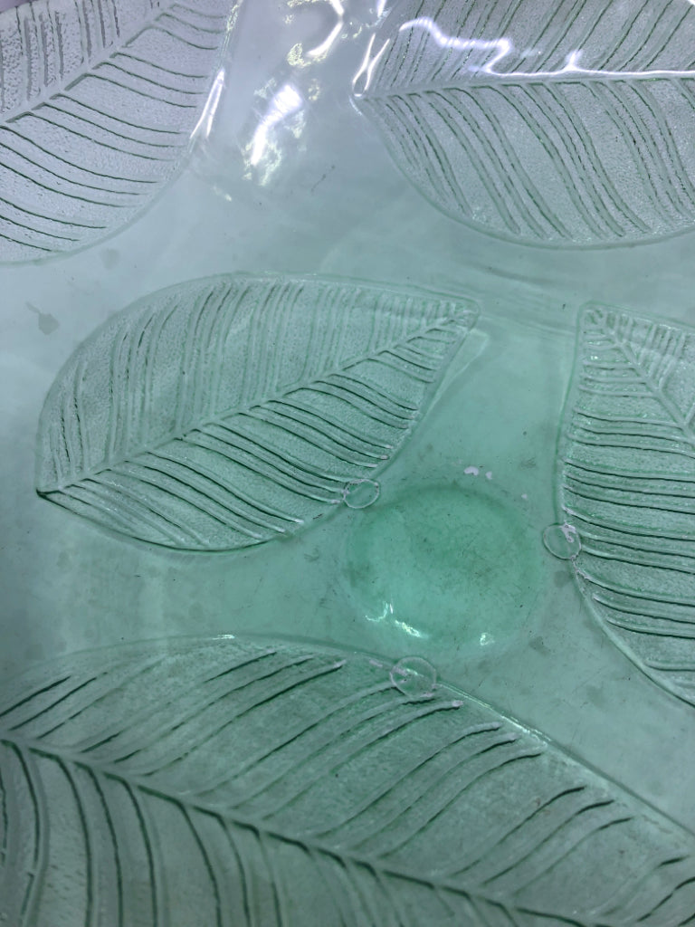 GREEN TEXTURED LEAF BOWL.