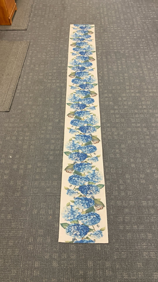 HYDRANGEA FLORAL TABLE RUNNER.