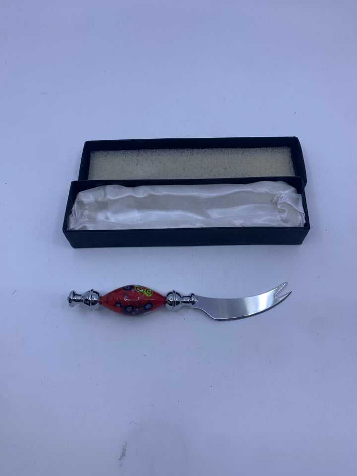 DECORATIVE CHEESE KNIFE SERVING UTENSIL IN BOX.