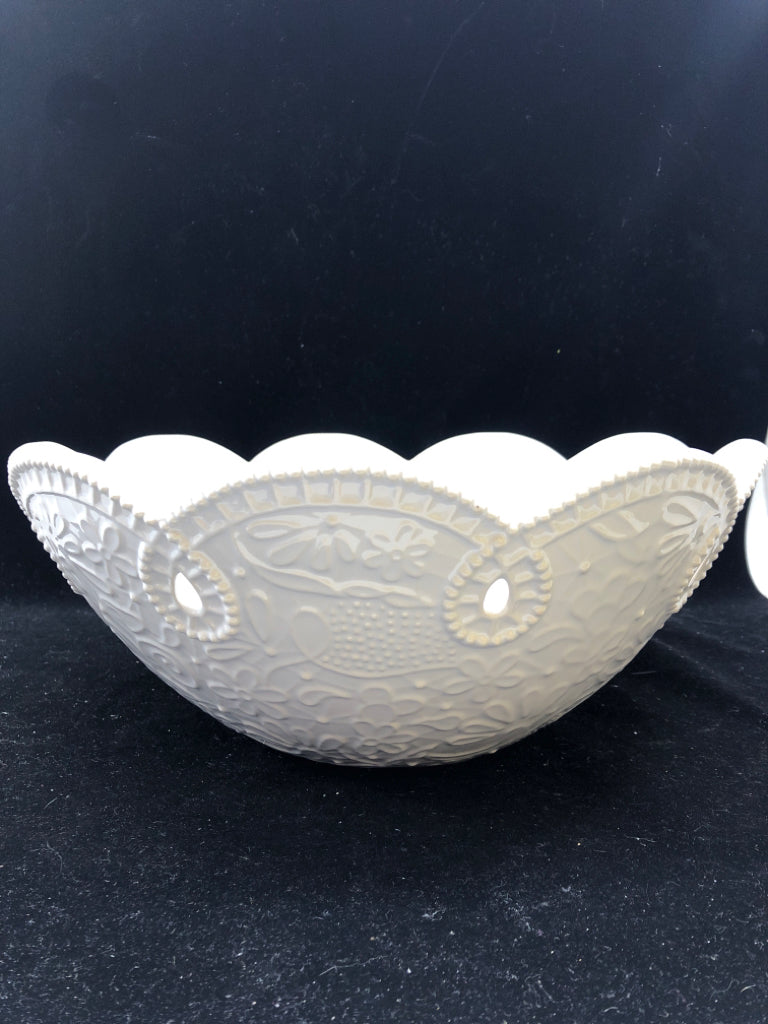 LARGE WHITE SCALLOP EDGE EMBOSSED SERVING BOWL.