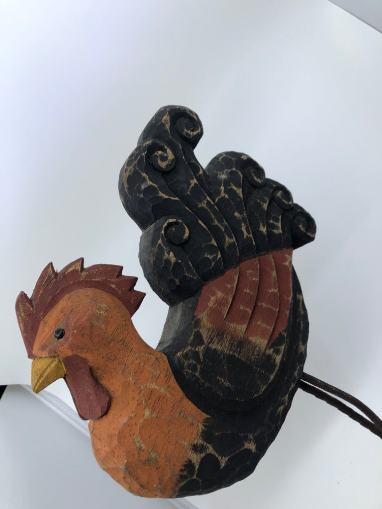 WOOD CARVED ROOSTER ON STAND.