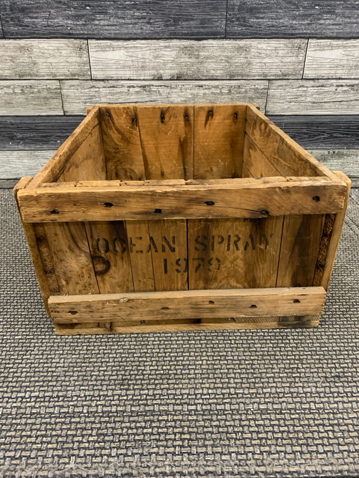 VTG OCEAN SPRAY WOODEN CRATE.