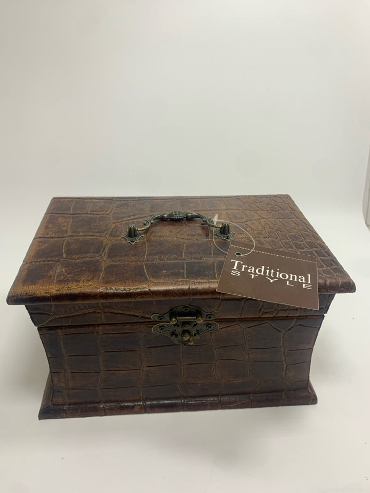 FAUX SNAKESKIN BOX W/FLIP LID.