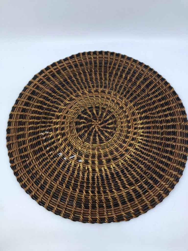 DARK WOVEN TRIVET.