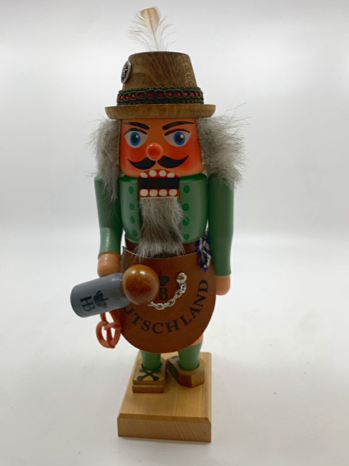 SHORT GERMAN DRESSED NUTCRACKER.
