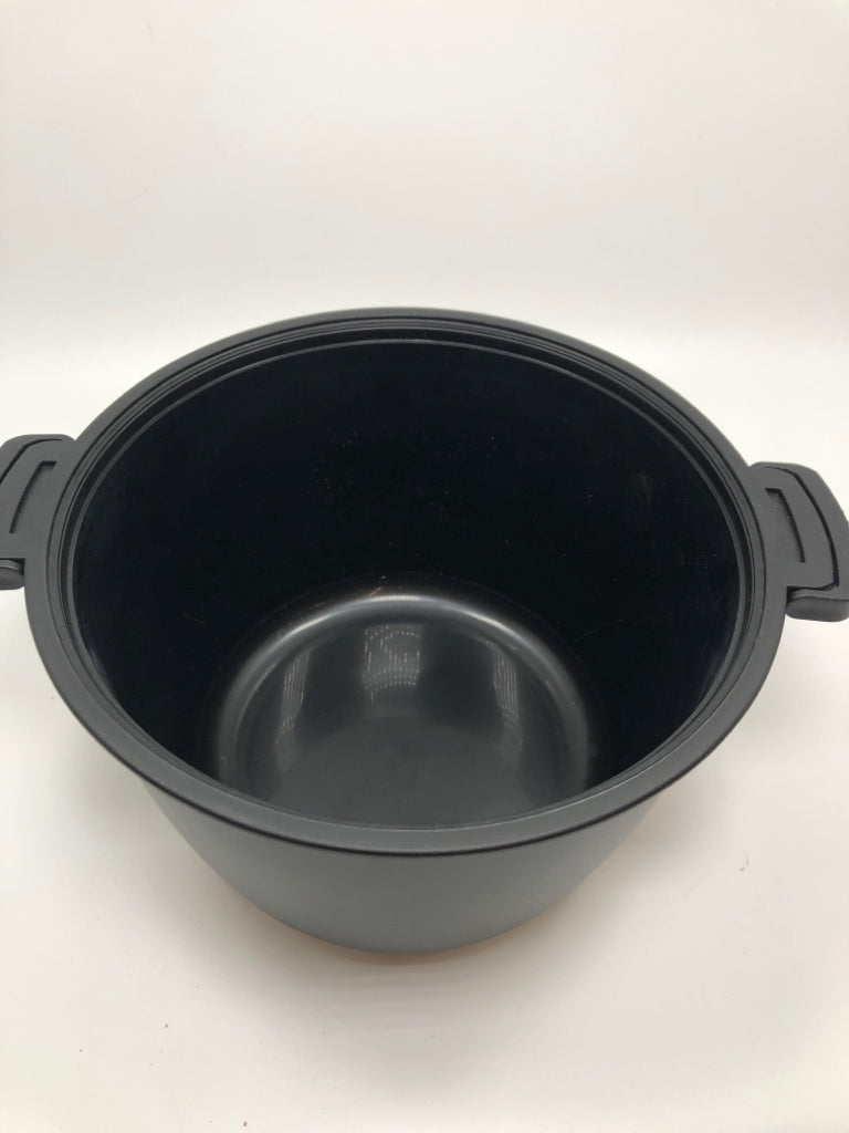NIP 7PC MICRO COOKER BOWLS W/LIDS SET