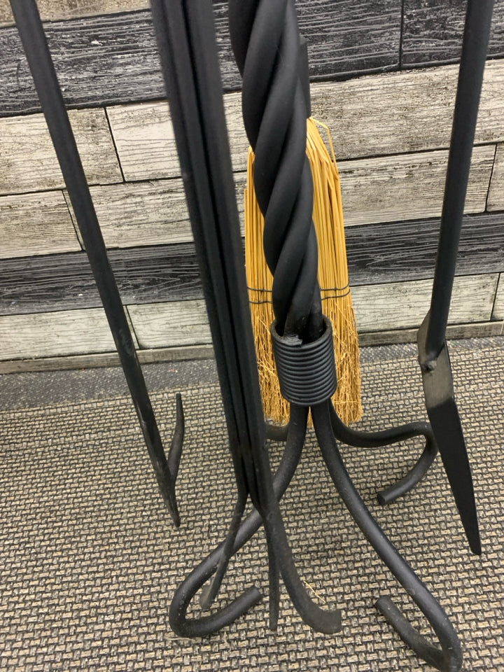 HEAVY BLACK METAL FIREPLACE TOOL SET.