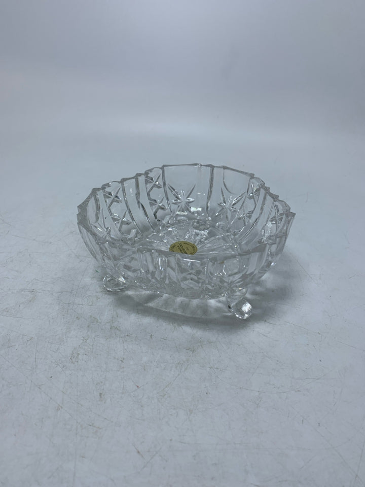 FOOTED CRYSTAL ROUNDED TRIANGLE SHAPED BOWL.