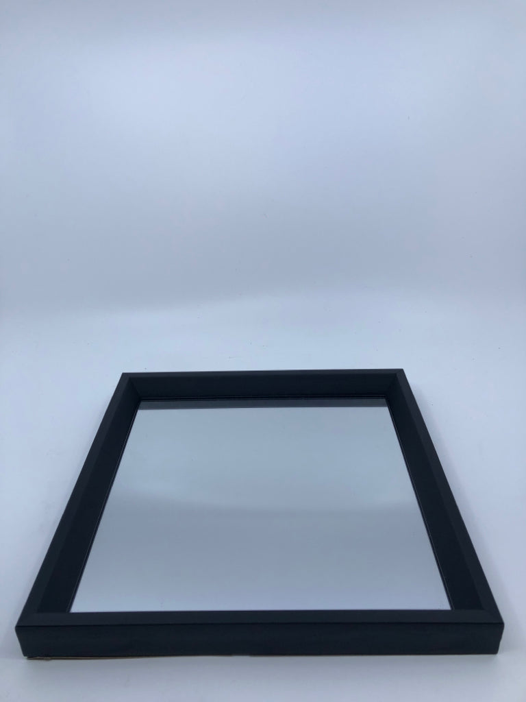 BLACK SQUARE MIRROR.