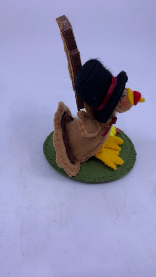 ANNA LEE HAPPY FALL TURKEY.