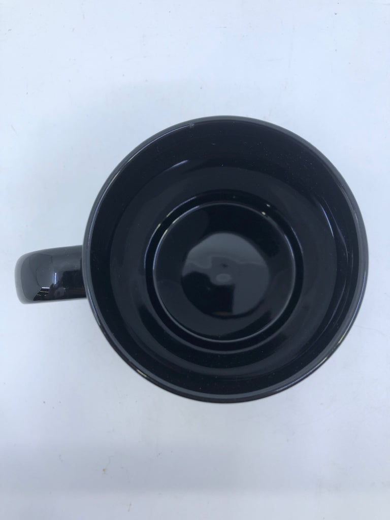 BLACK W RED HEART MUG.