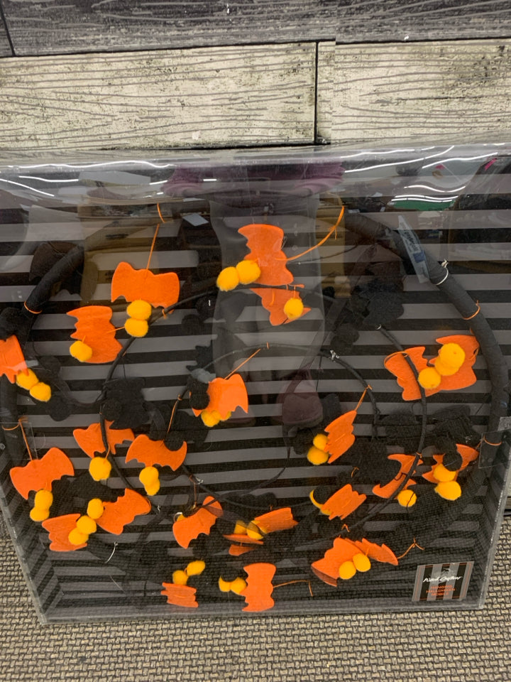 NIB HALLOWEEN HANGING MOBILE.