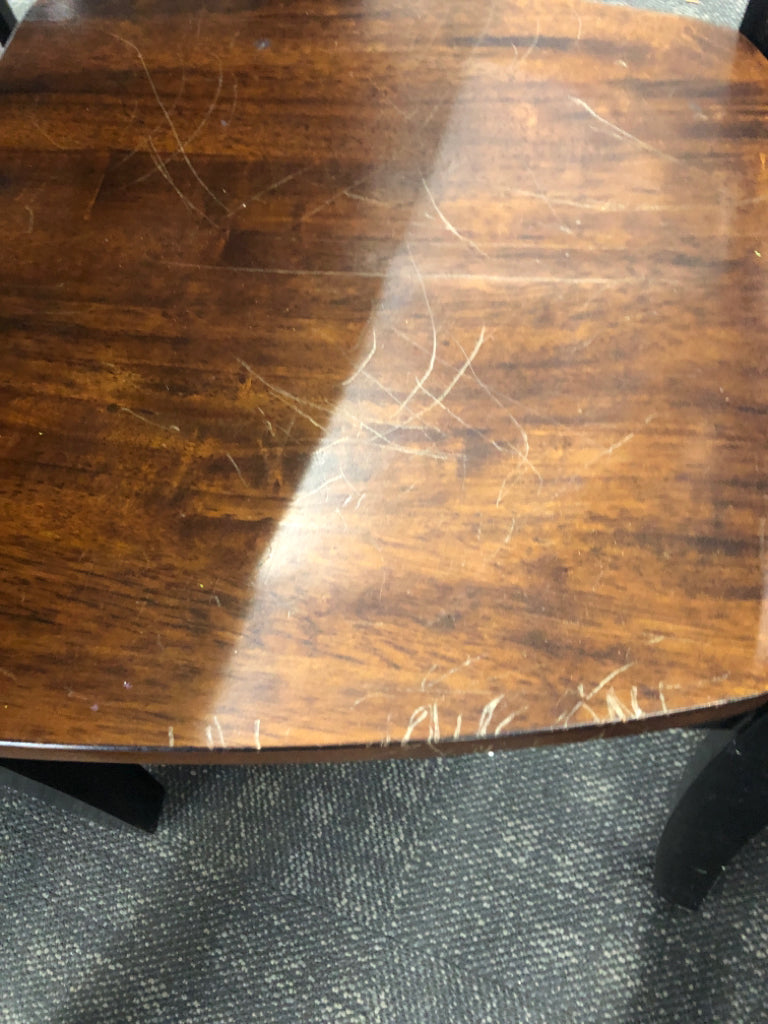 2-TONED WOOD & BLACK DINING ROOM TABLE W/6 CHAIRS.