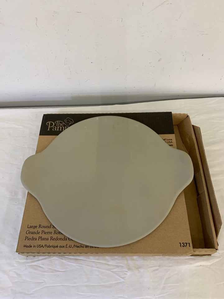 NIB PAMPERED CHEF LARGE ROUND STONE W HANDLES.