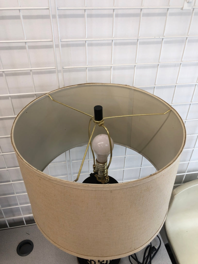 GEO SYMMETRIC FABRIC ACCENT LAMP.