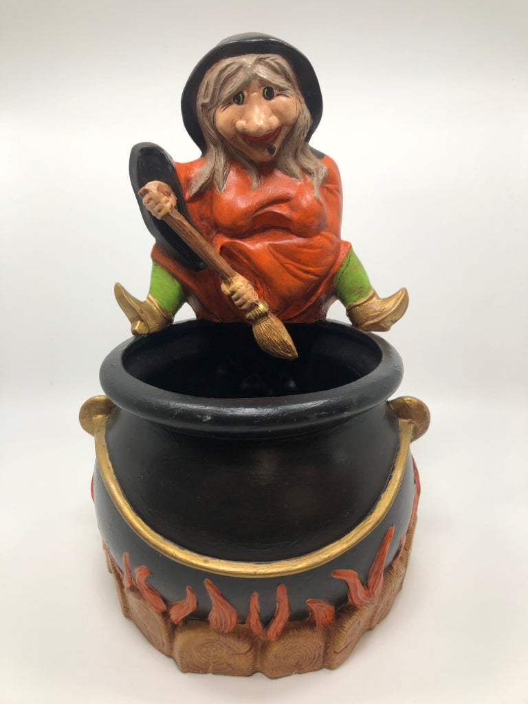 HALLOWEEN WITCH ON CAULDRON DECOR.