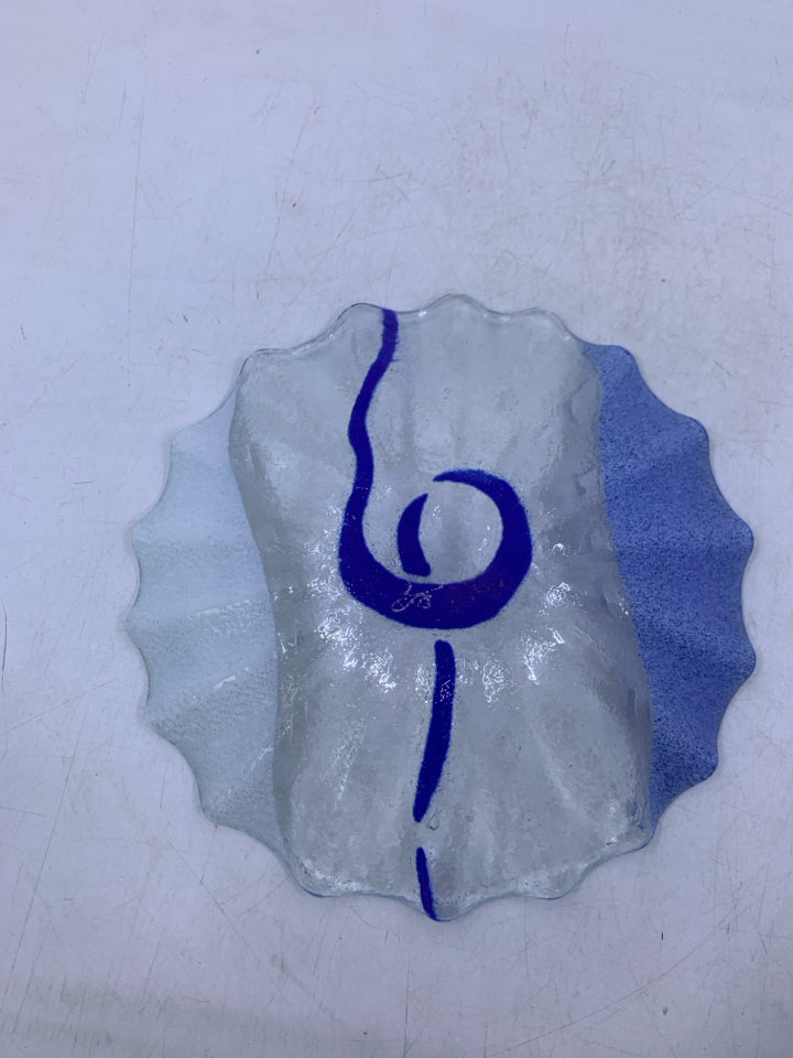FUSED GLASS BLUE/WHITE DESIGNS FLARED EDGES CATCH ALL.