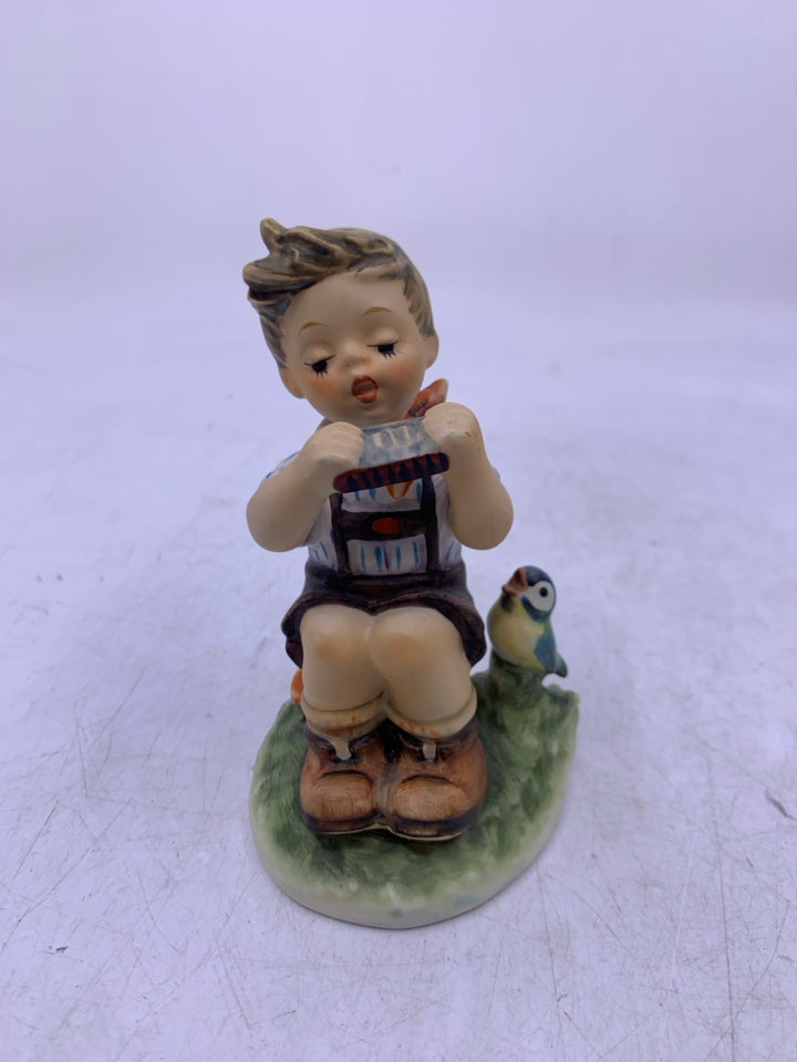 IN-D MAJOR BOY PLAYING HARMONICA W/ BLUE BIRD