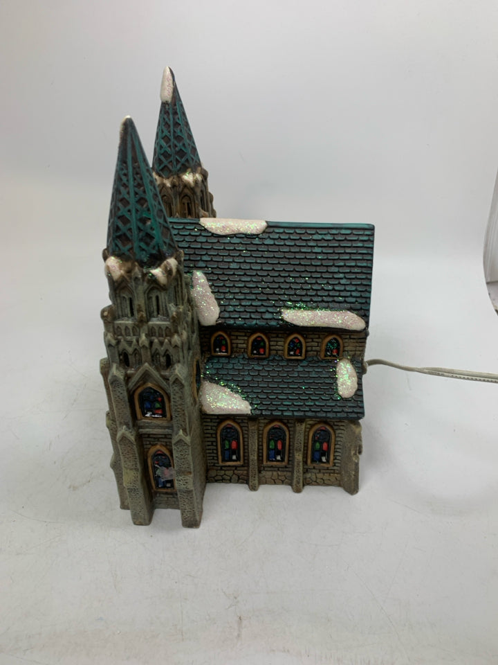 O'WELL LIGHT CATHEDRAL GOTHIC CHRISTMAS CHURCH.
