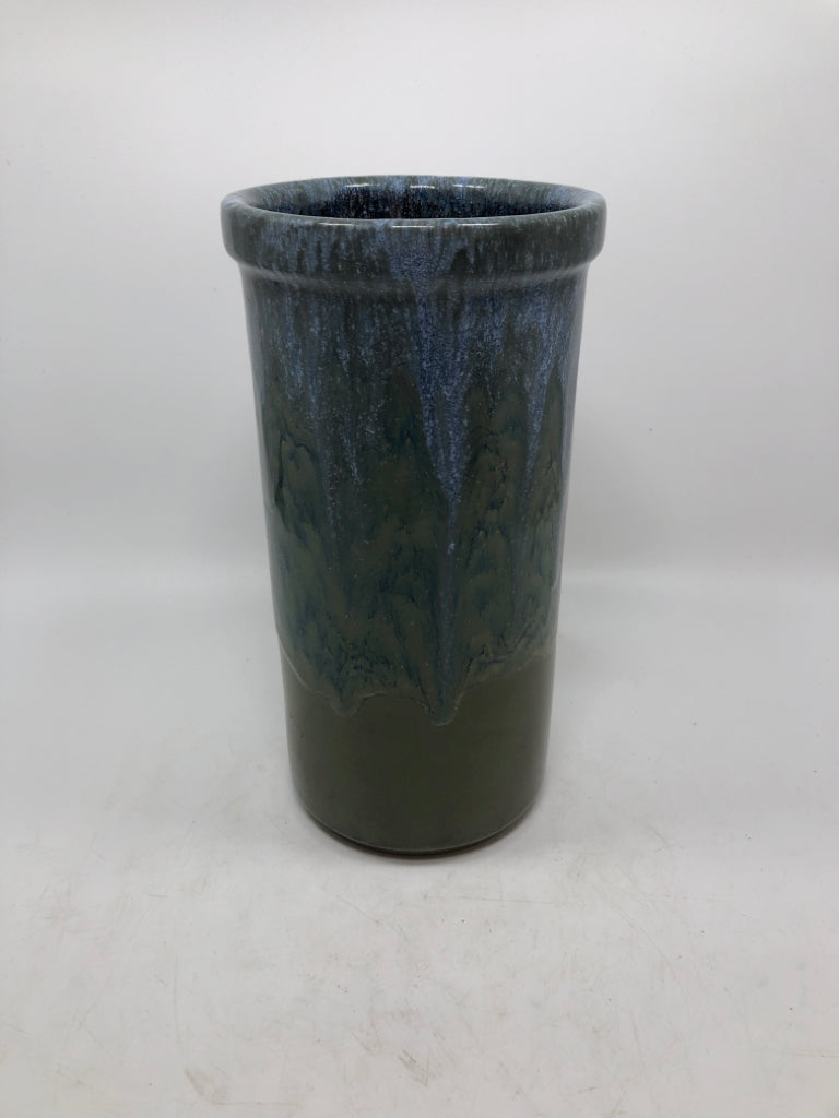 BLUE DIPPED GRADIENT VASE.