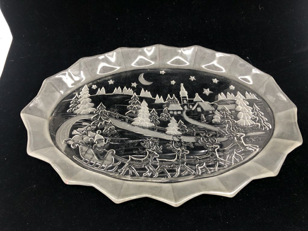 OVAL SERVING PLATTER W/ RUFFLE EDGE FROSTED TREES.