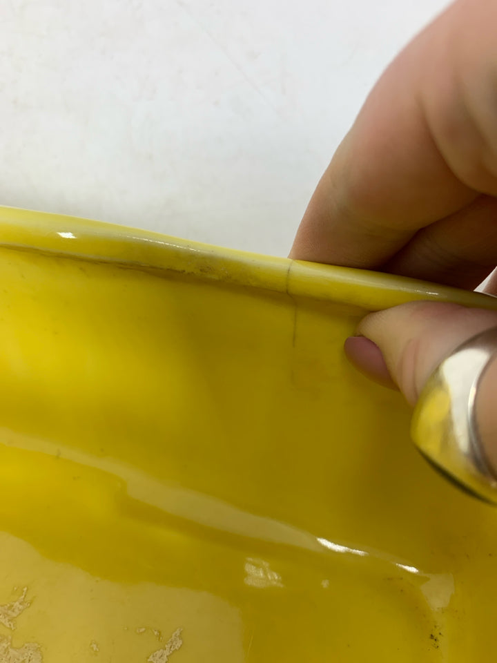VTG YELLOW RECTANGLE PLANTER.