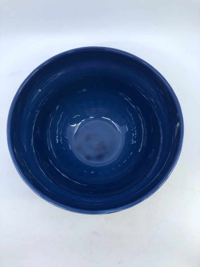 BLUE CERAMIC MIXING BOWL, EMBOSSED LINES DETAIL.