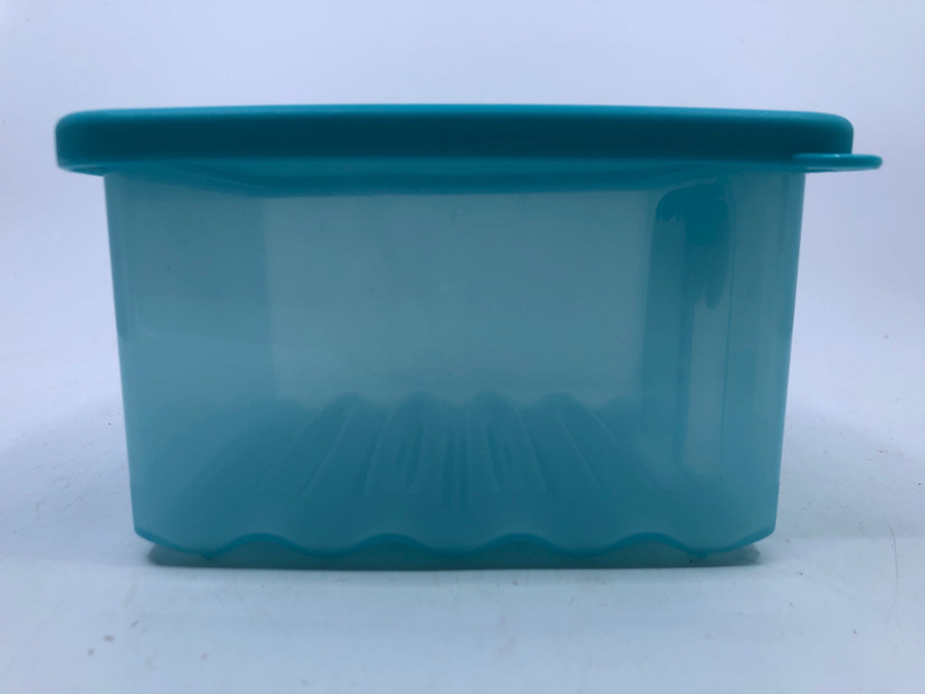 TEAL SQUARE TUPPERWARE STORAGE W/ LID.