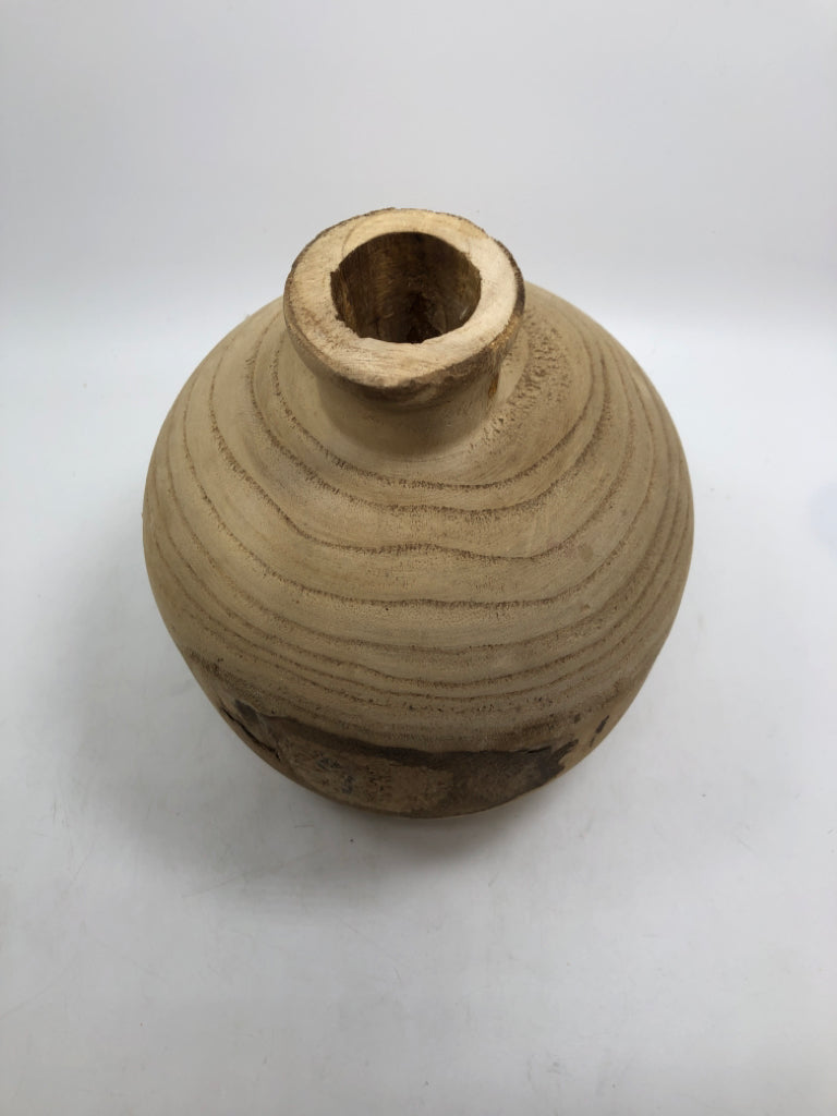 NATURAL CARVED WOOD VASE.