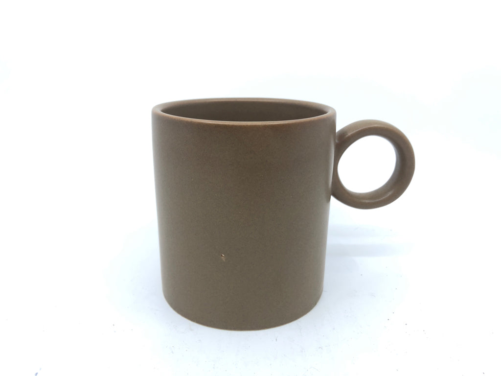 4 CROFTON BROWN MUGS W ROUND HANDLE.