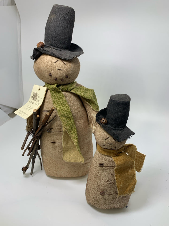 2 PRIMITIVE STYLE SNOWMEN W/ SAFTY PIN BUTTONS.
