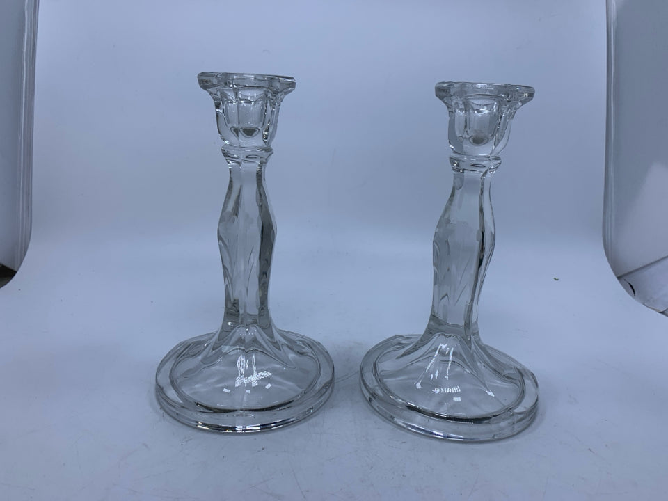CLEAR GLASS TAPERED CANDLE HOLDER W/ ETCHED FLOWERS.