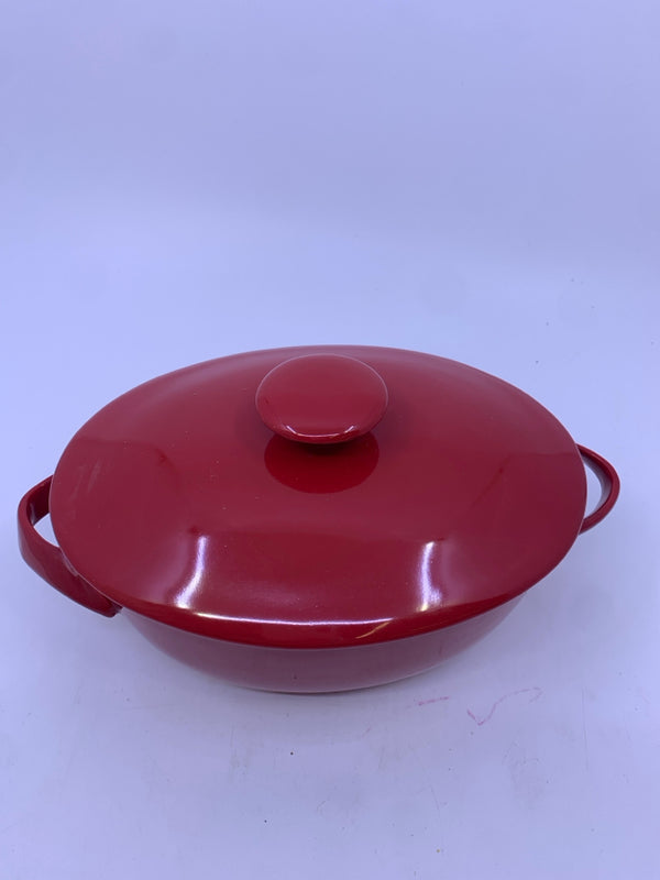 RED STONEWARE OVAL BAKING DISH W/ LID AND HANDLES.