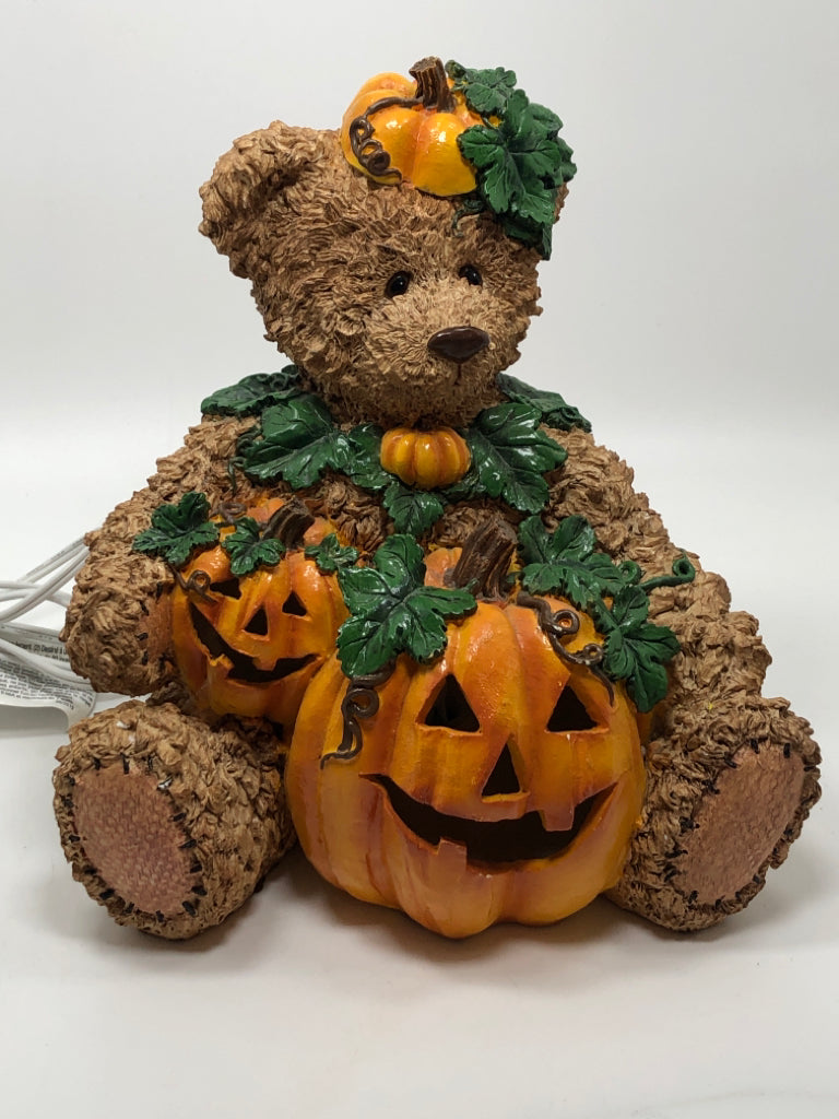 LIGHT-UP PUMPKIN TEDDY BEAR.