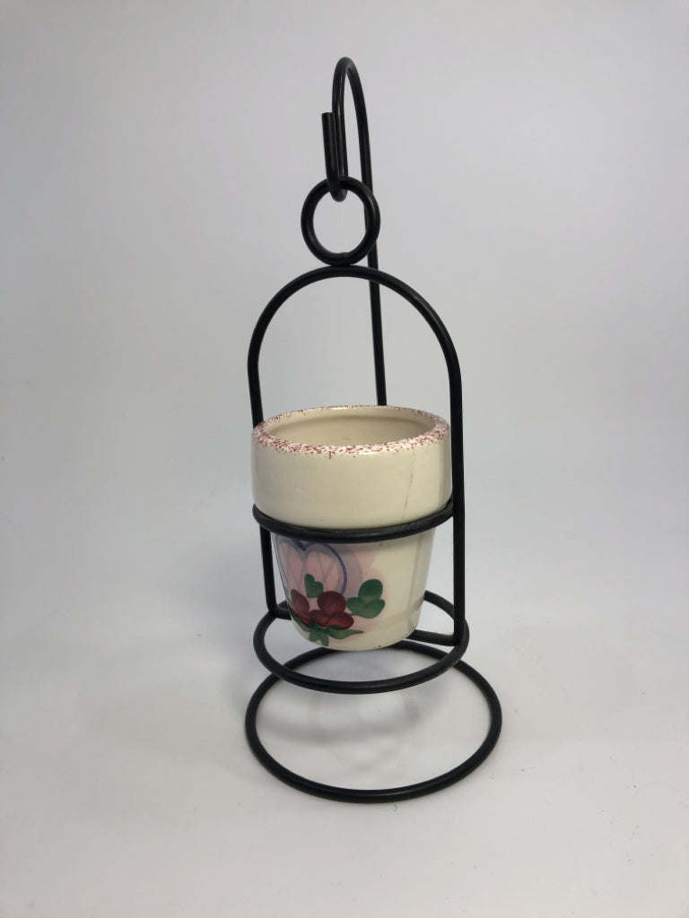 PRIMITIVE VOTIVE CANDLE HOLDER W/METAL BASE,WHITE POT&FLOWER DESIGN.