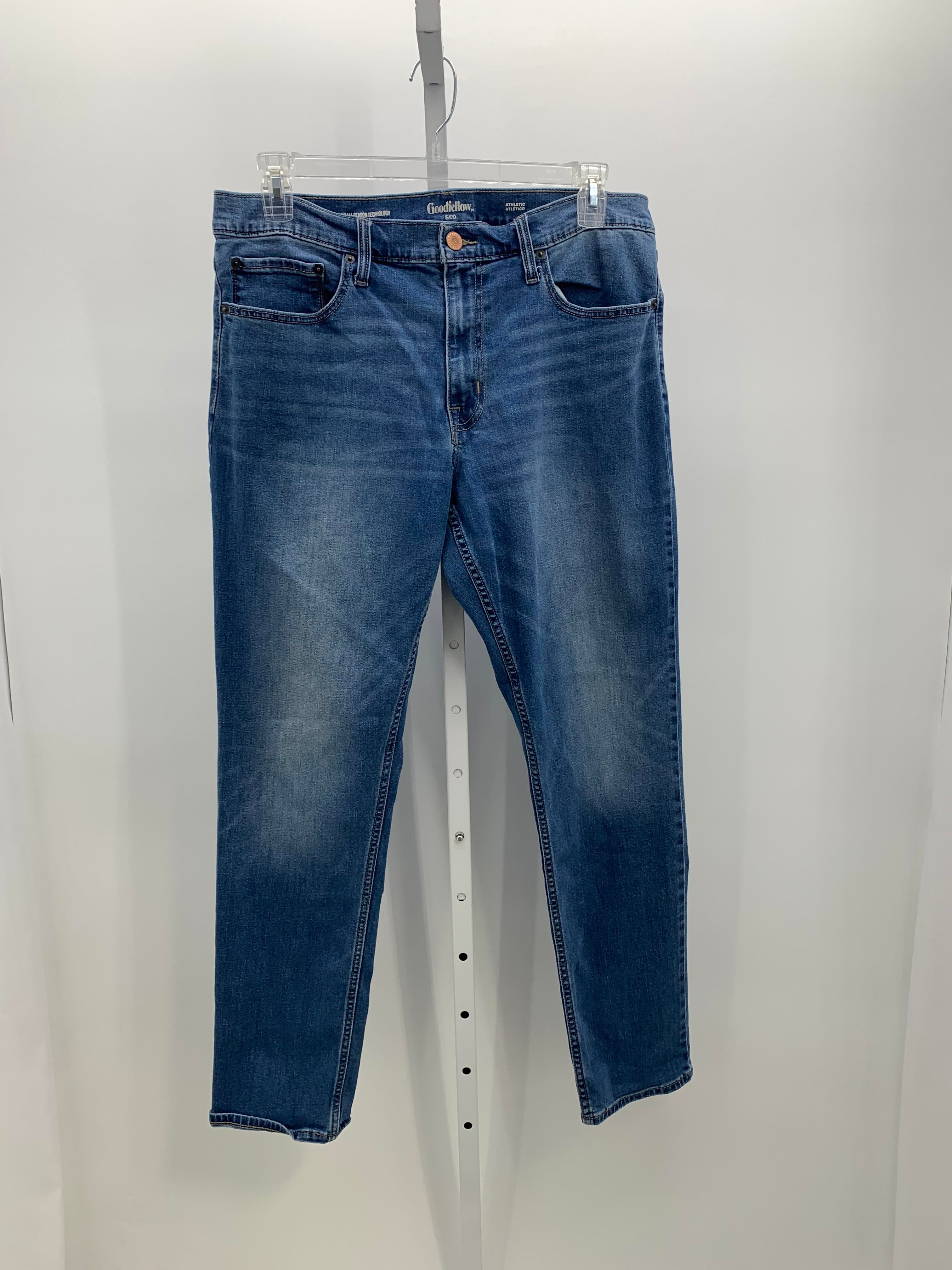 ATHLETIC FIT JEANS