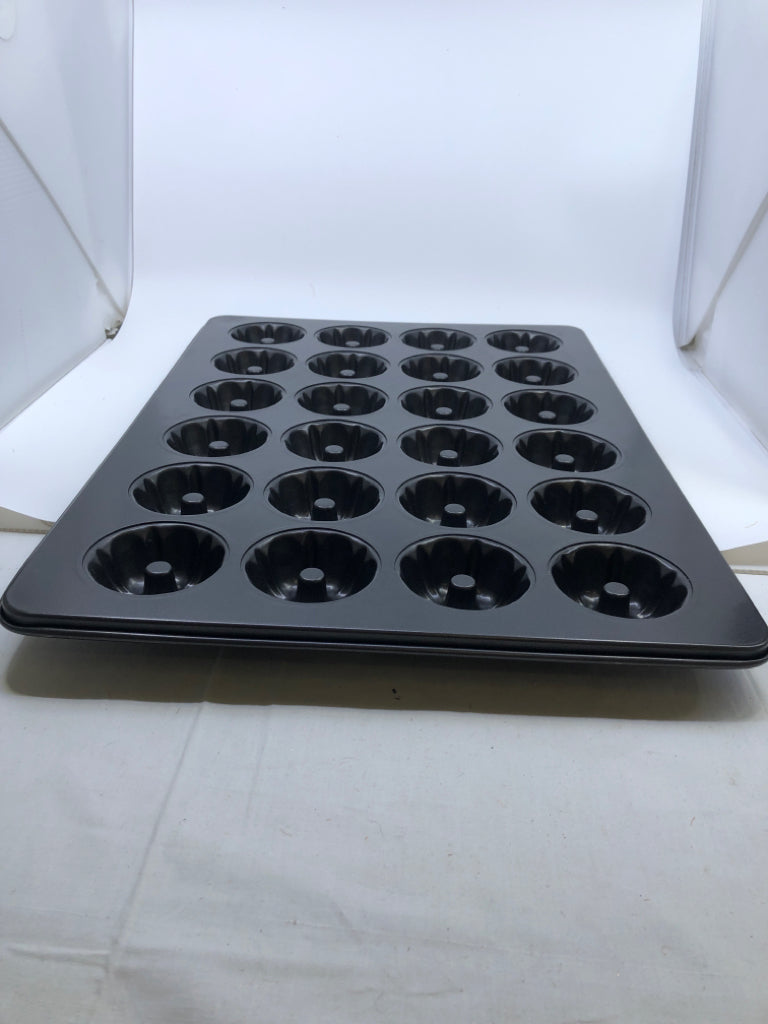 24 SLOT MINI BUNDT PAN SHEET.