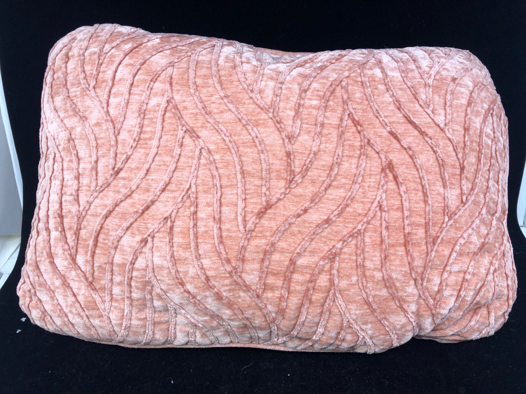 DUSTY ROSE RECTANGLE ACCENT PILLOW.