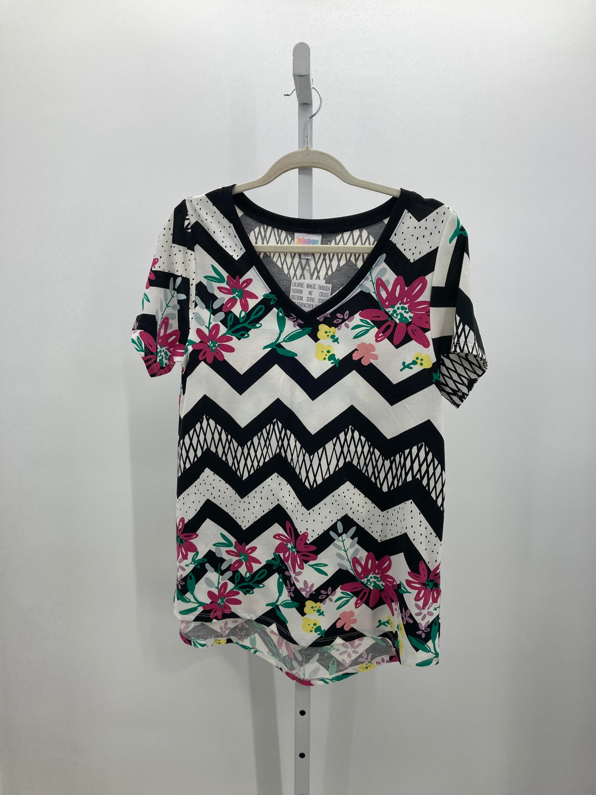 Lularoe Size Medium Misses Short Sleeve Shirt