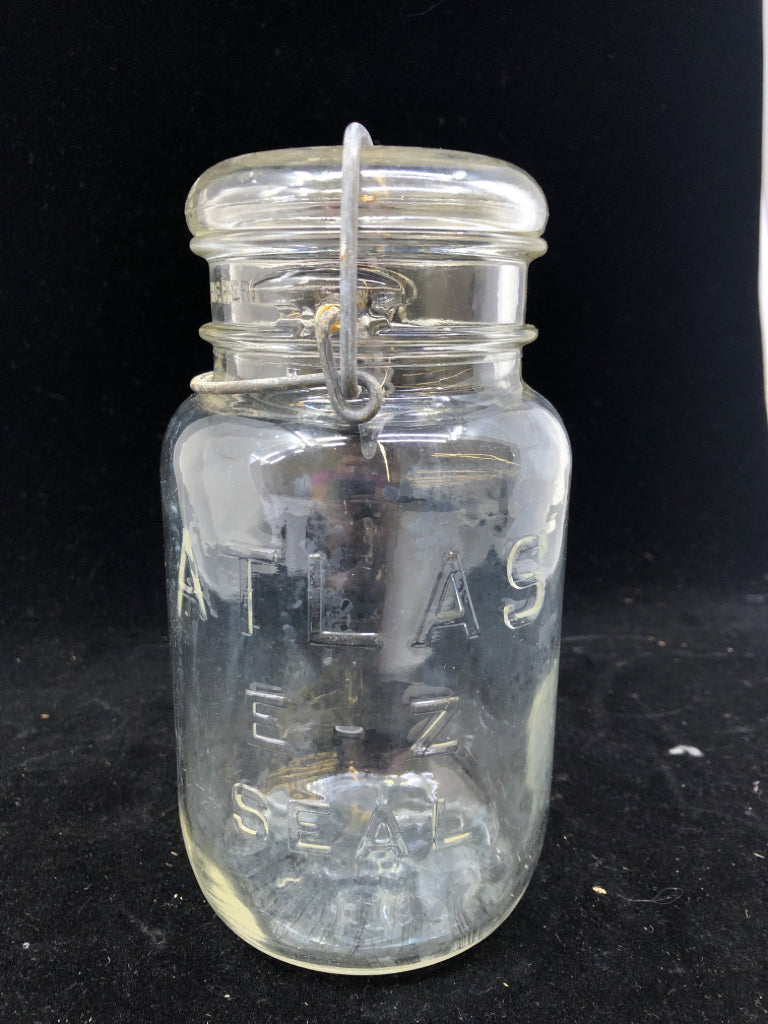 VTG ATLAS JAR W METAL CLASP.
