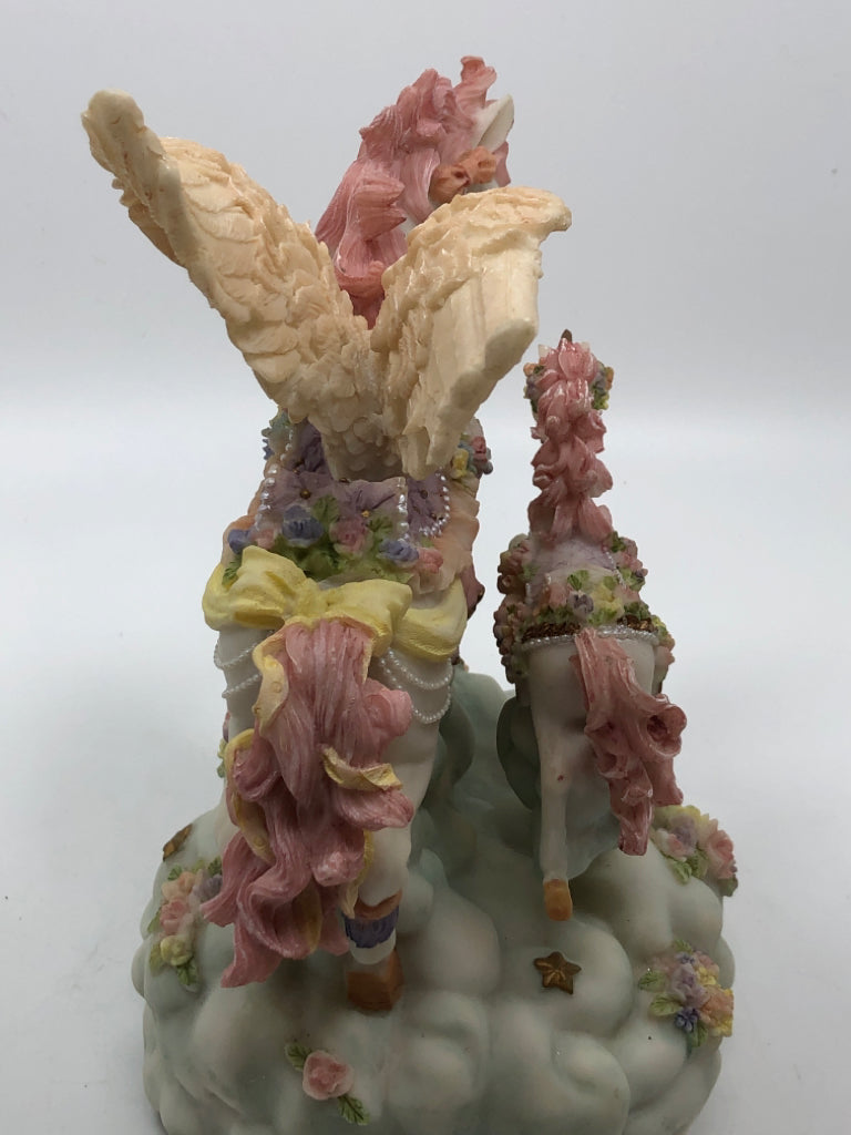 UNICORN/PEGASUS CERAMIC MUSIC BOX.