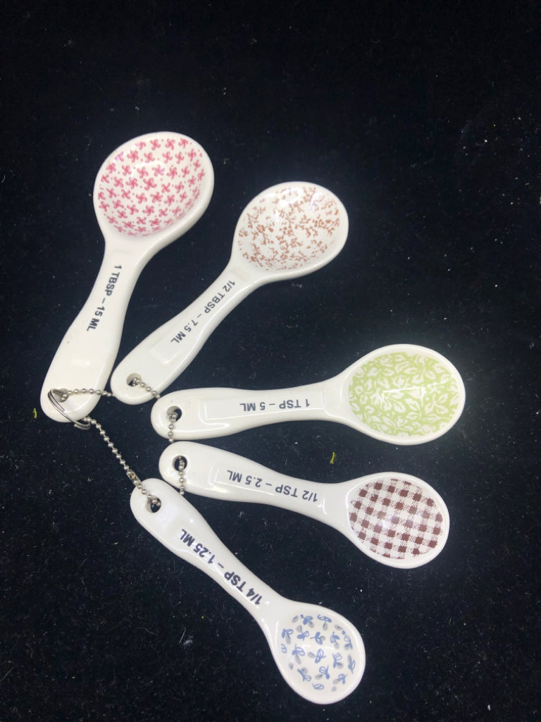 4 RAE DUNN TEASPOONS.