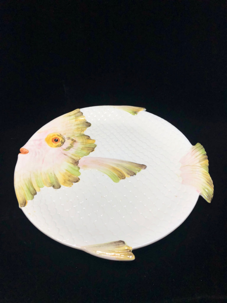 CERAMIC FISH SHAPED SERVING DISH.