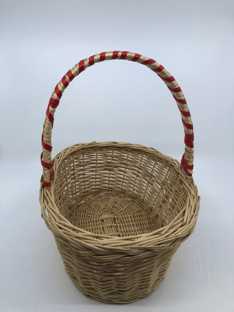 BLONDE WICKER BASKET W/HANDLE AND RED RIBBON.