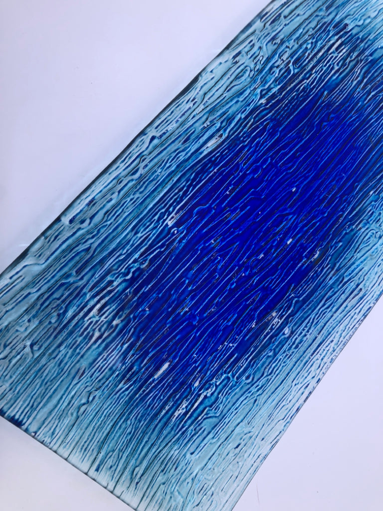 BLUE RIBBED GLASS RECTANGLE DISH.