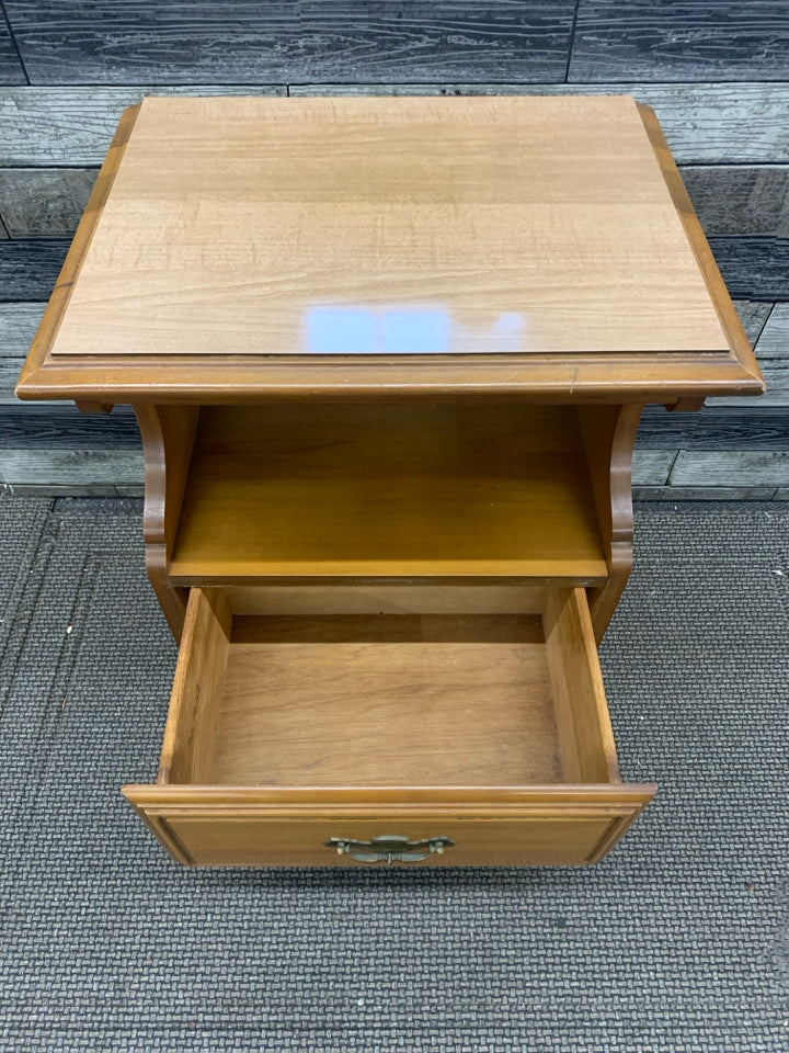 DARK WOOD NIGHT STAND W 1 DRAWER.