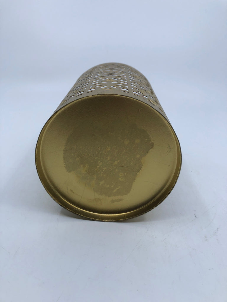 GOLDEN METAL CUT OUT CANDLE SLEEVE.