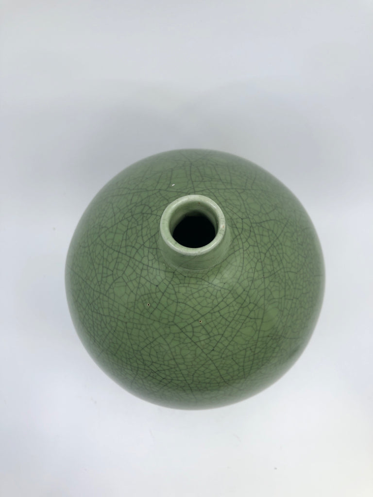 GREEN CERAMIC VASE W/ SKINNY NECK CRAZING DESIGN.